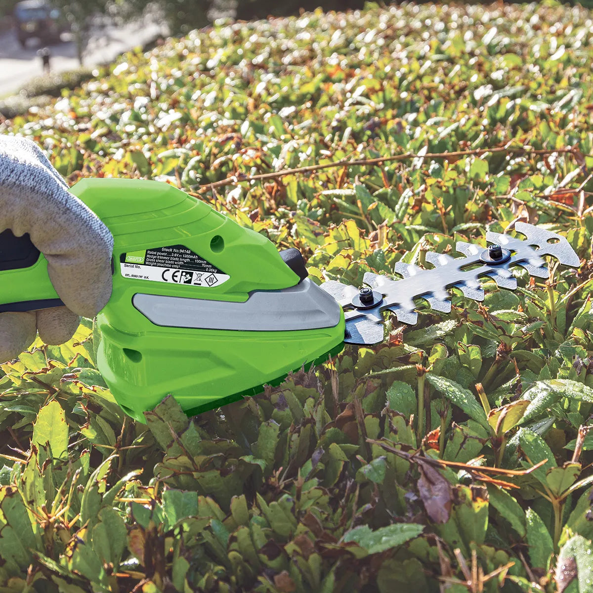 Draper 3.6V Cordless Hand Grass & Hedge Shear Kit