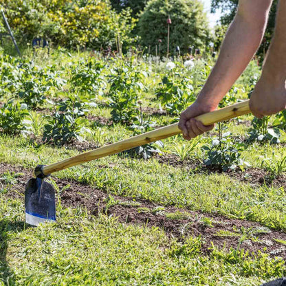 Harbour Housewares Steel Garden Hoe - 110cm - Natural