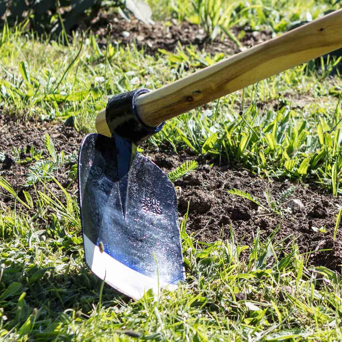 Harbour Housewares Steel Garden Hoe - 110cm - Natural